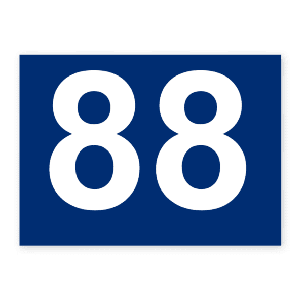 Parkeringsskylt två siffror-skylten har storleken 130x95mm och tillverkas i materialet aluminium 07mm. Denna standardskylt kan anpassas så att du kan skapa din egen version av skylten.